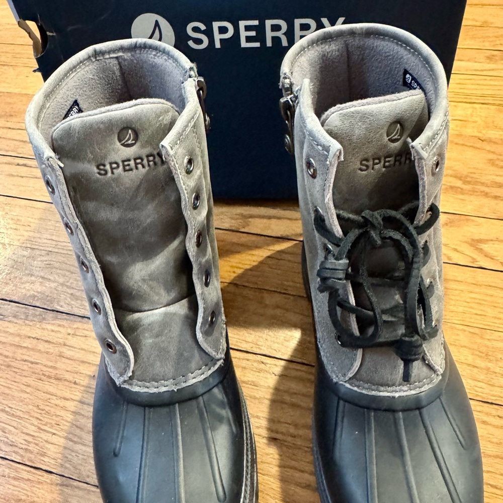 Sperry Saltwater 2.0 Grey Duck Boots (missing one shoelace but never worn) - Picture 2 of 5
